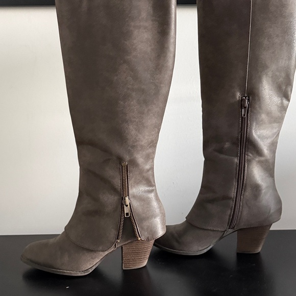 Brown Faux Cowgirl Boots - Picture 8 of 9